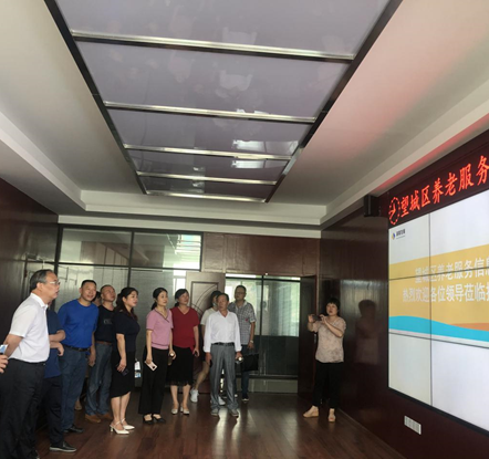 長沙、湘潭市人大調(diào)研發(fā)展養(yǎng)老公司雷鋒路社區(qū)居家養(yǎng)老服務(wù)中心